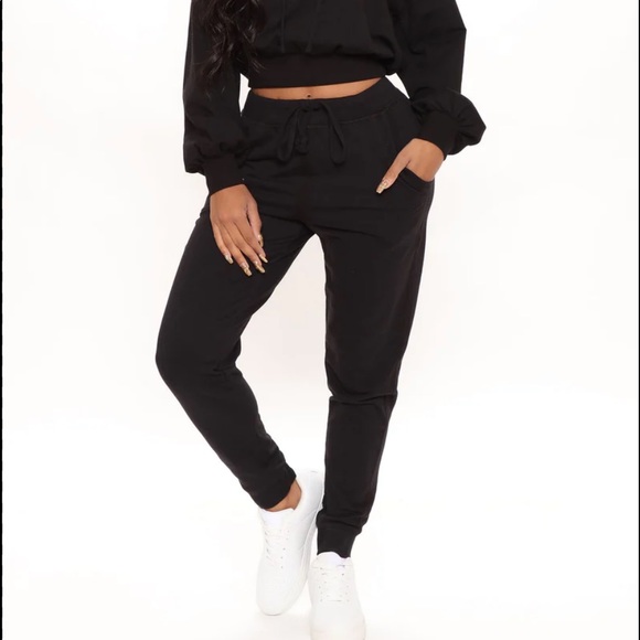 Fashion Nova Black Jogger Sweatpants with Pockets Size Small - Picture 1 of 6